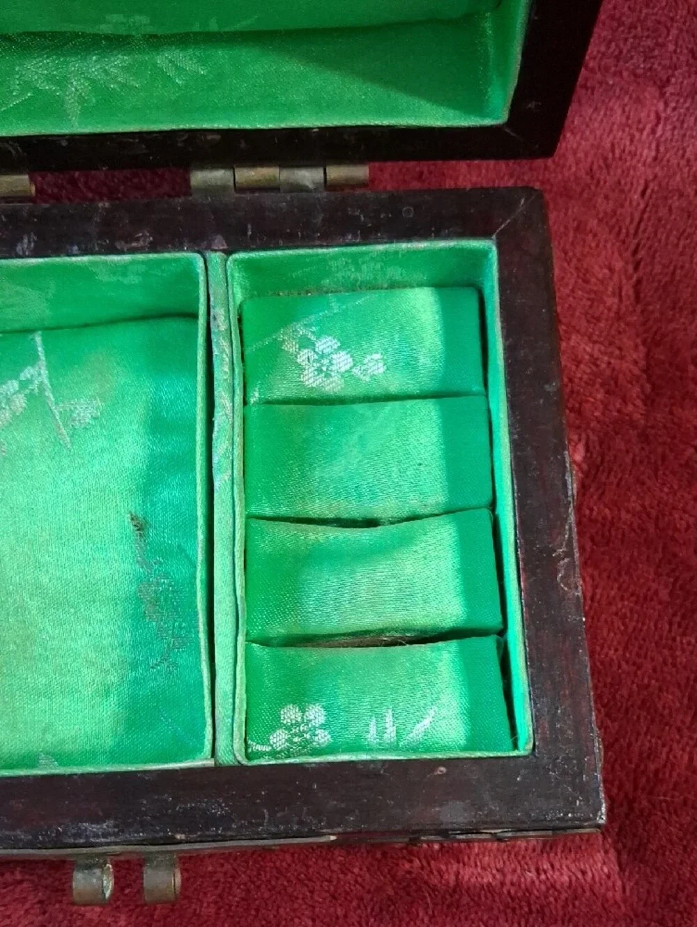 Vintage Hand-Painted Lacquer Jewelry Box with Brass Accents - Black & Gold
